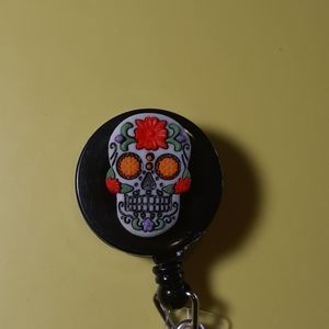 Retractable name badge holder